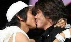 爆料网红明星接吻图片视频,接吻画面曝光引热议