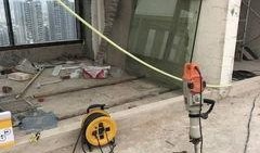 交房楼顶开裂爆料视频,业主曝光交房问题，安全隐患亟待解决”