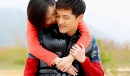 姐弟恋网红情侣吃瓜,甜蜜互动引网友热议