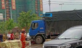 贵港交通事故最新爆料,多车连环相撞，现场情况紧急！